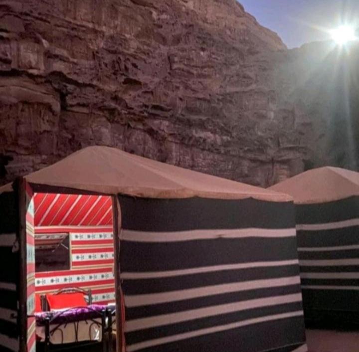 Moon City With Jeep Trips Wadi Rum Exterior foto